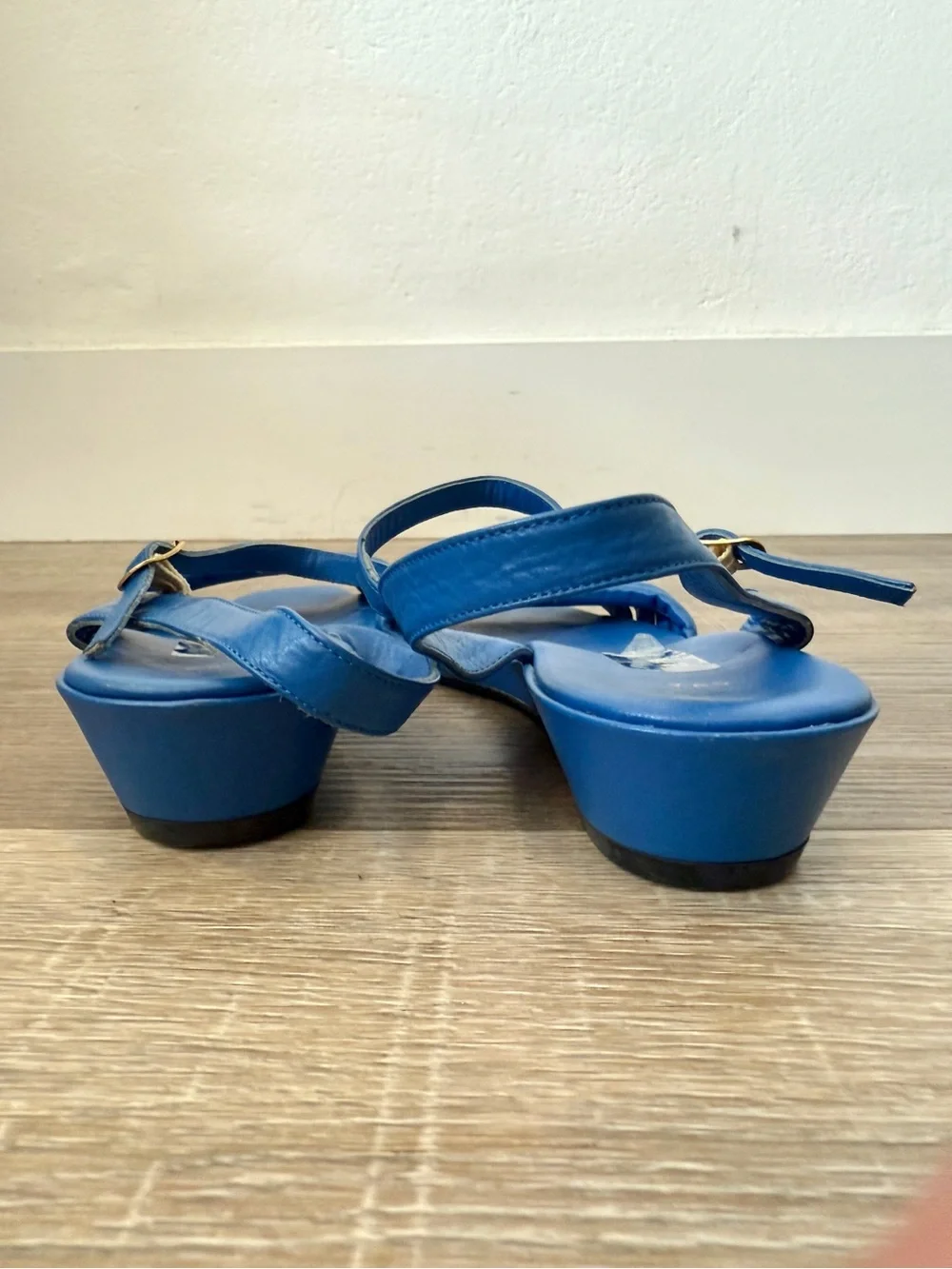Amalfi Ava Size 7.5 Blue Leather Heeled Slingback Sandals